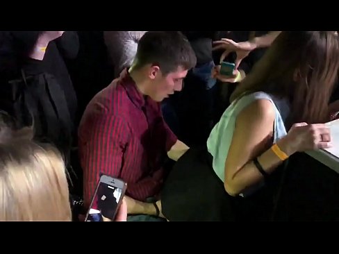 ❤️ Regte seks in 'n Russiese nagklub. 18-jarige Russiese meisie in die anus en vagina in 'n nagklub genaai ❤️❌ Porno vk by ons af.fullpornercom.ru